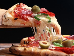hot_pizza_with_cheese_1600x1200