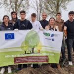 Șapte voluntari, elevi la Liceul Teoretic „Callatis”, au participat la plantarea Pădurii Erasmus+