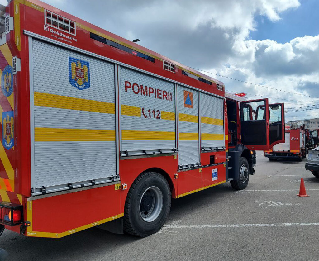 Autospeciale pompieri la primărie