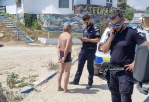 turist încatușat la Eforie