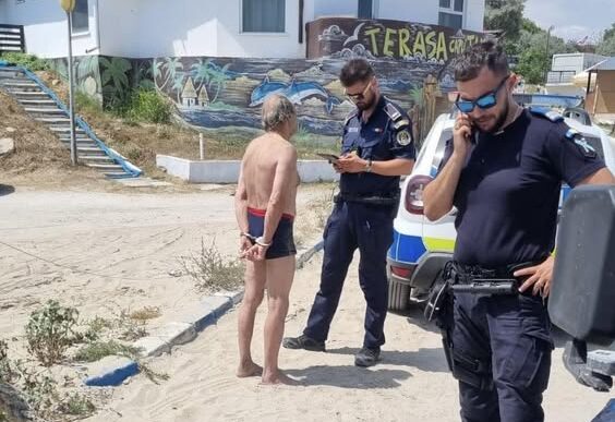 turist încatușat la Eforie