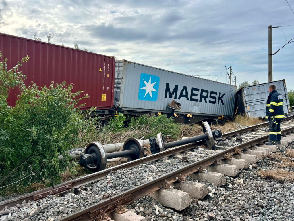 Mai multe vagoane ale unui tren s-au RĂSTURNAT