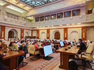 Un grup de seniori, în vizită la Parlament