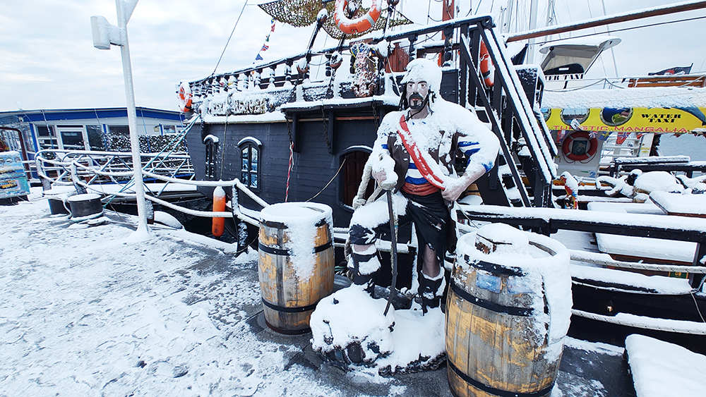 Portul Turistic și centrul Mangaliei, după prima zăpadă din acest an