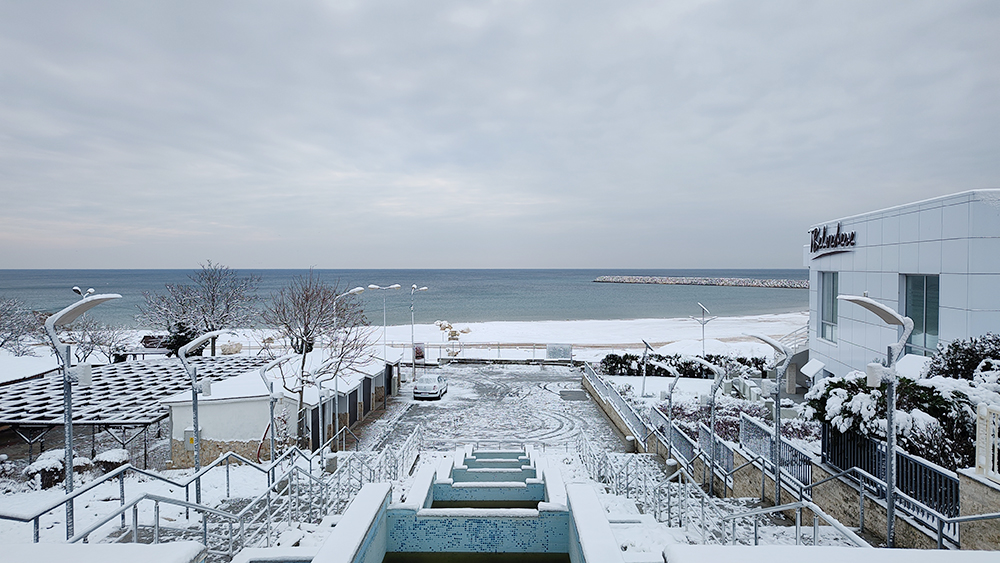 Portul Turistic și centrul Mangaliei, după prima zăpadă din acest an