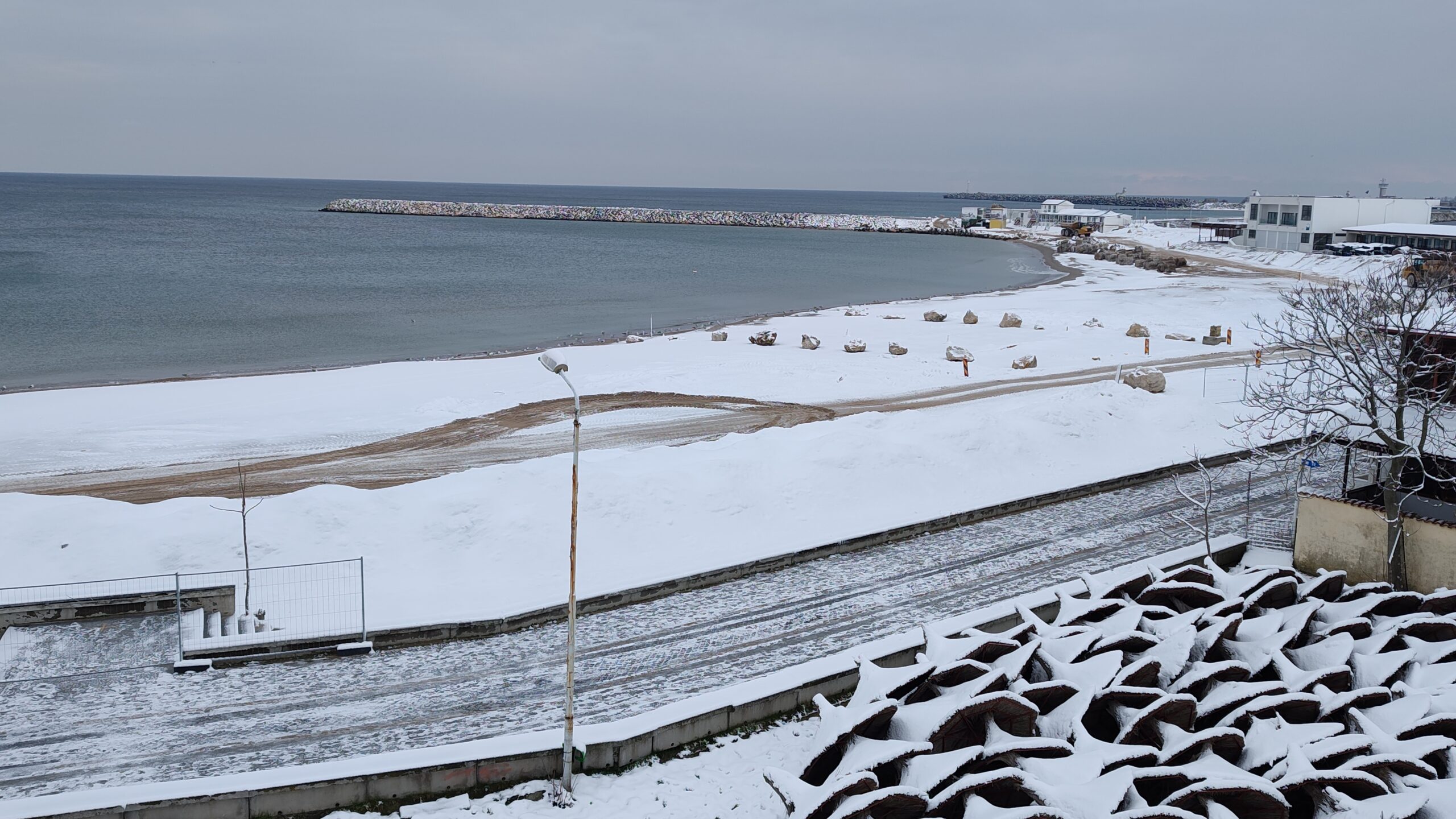 Portul Turistic și centrul Mangaliei, după prima zăpadă din acest an