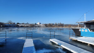 Lacurile din Neptun au înghețat