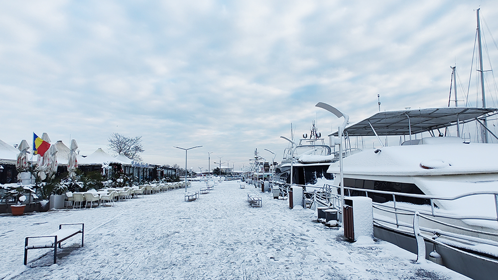 Portul Turistic și centrul Mangaliei, după prima zăpadă din acest an