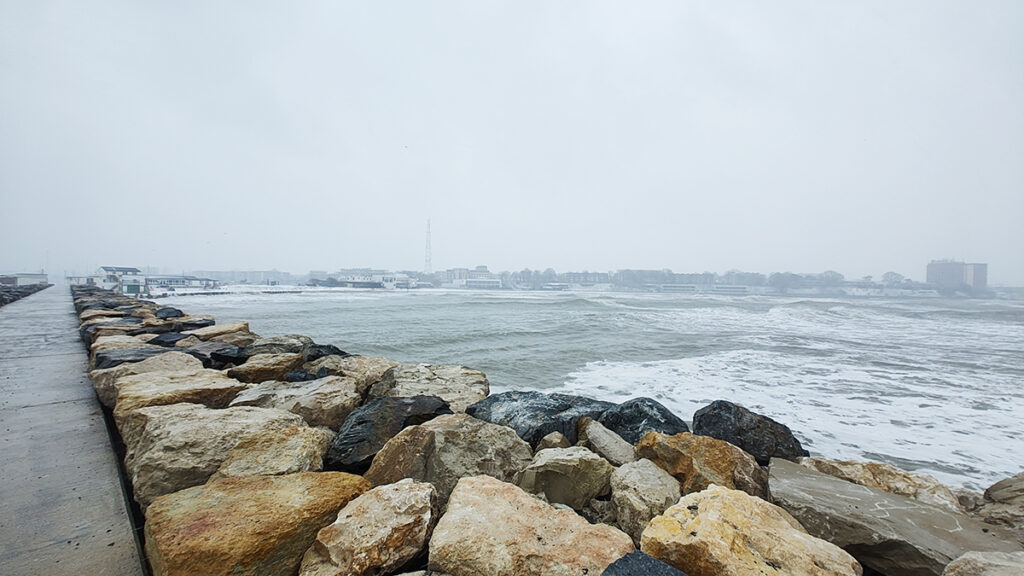 Plaja Mangalia sub cod portocaliu