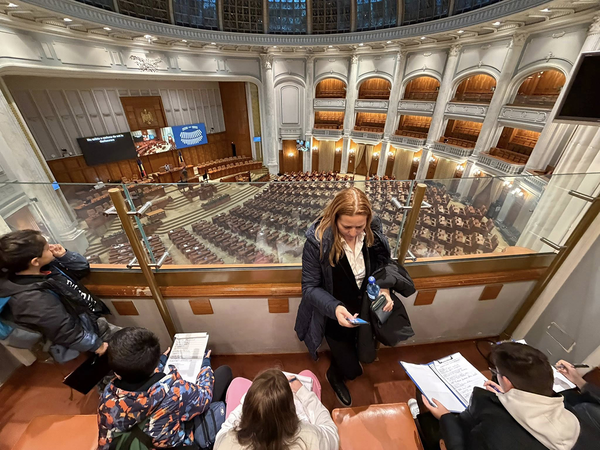 Elevii Școlii Gala Galaction, vizită la deputatul Florin Jianu