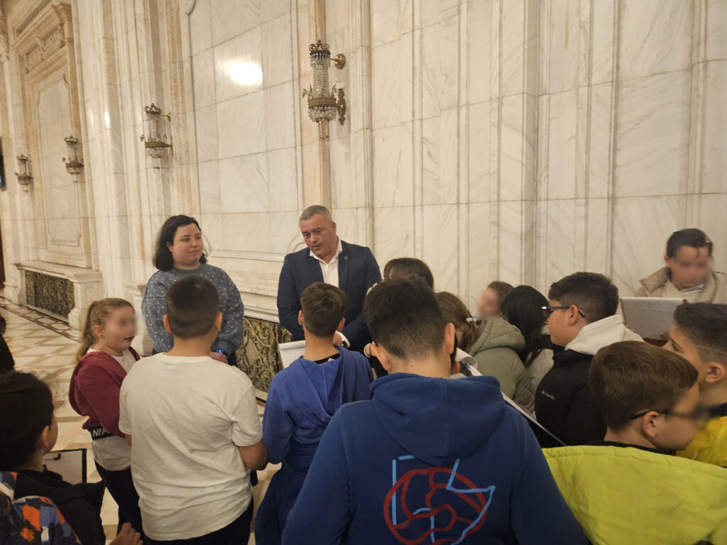 Elevii Școlii Gala Galaction, vizită la deputatul Florin Jianu